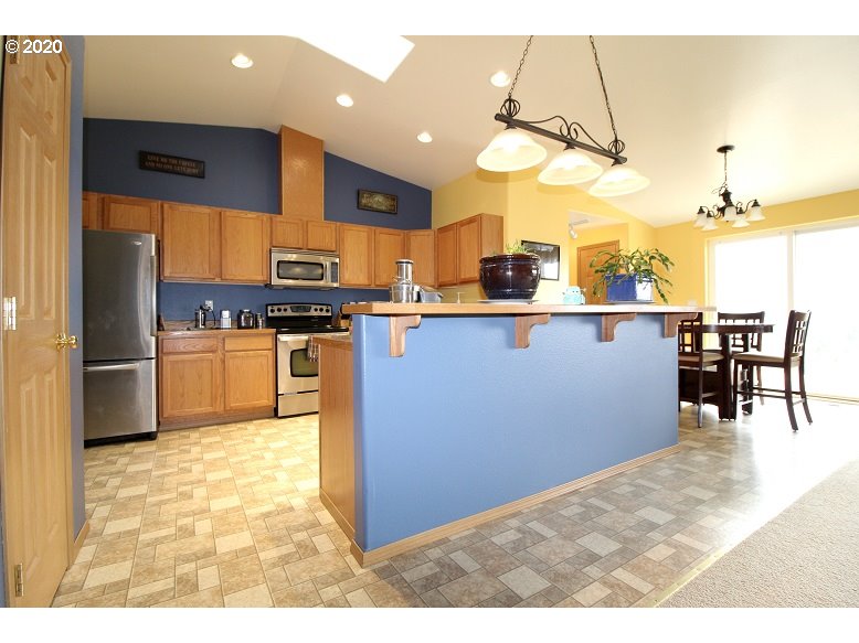 365 Ferncrest Road Longview, WA 98632 - Photo 10 of 25
