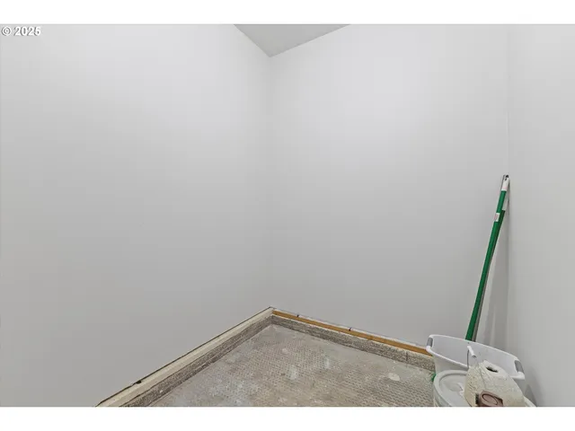 $325,000 | 1200 Johnson Court, Newberg, OR 97132