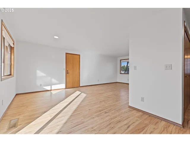 $325,000 | 1200 Johnson Court, Newberg, OR 97132