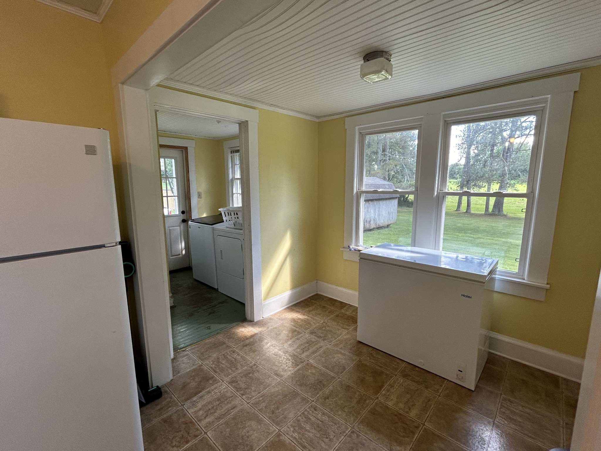 110 East Main Street Loretto, TN 38469 - Photo 6 of 10 a view of an empty room with a window