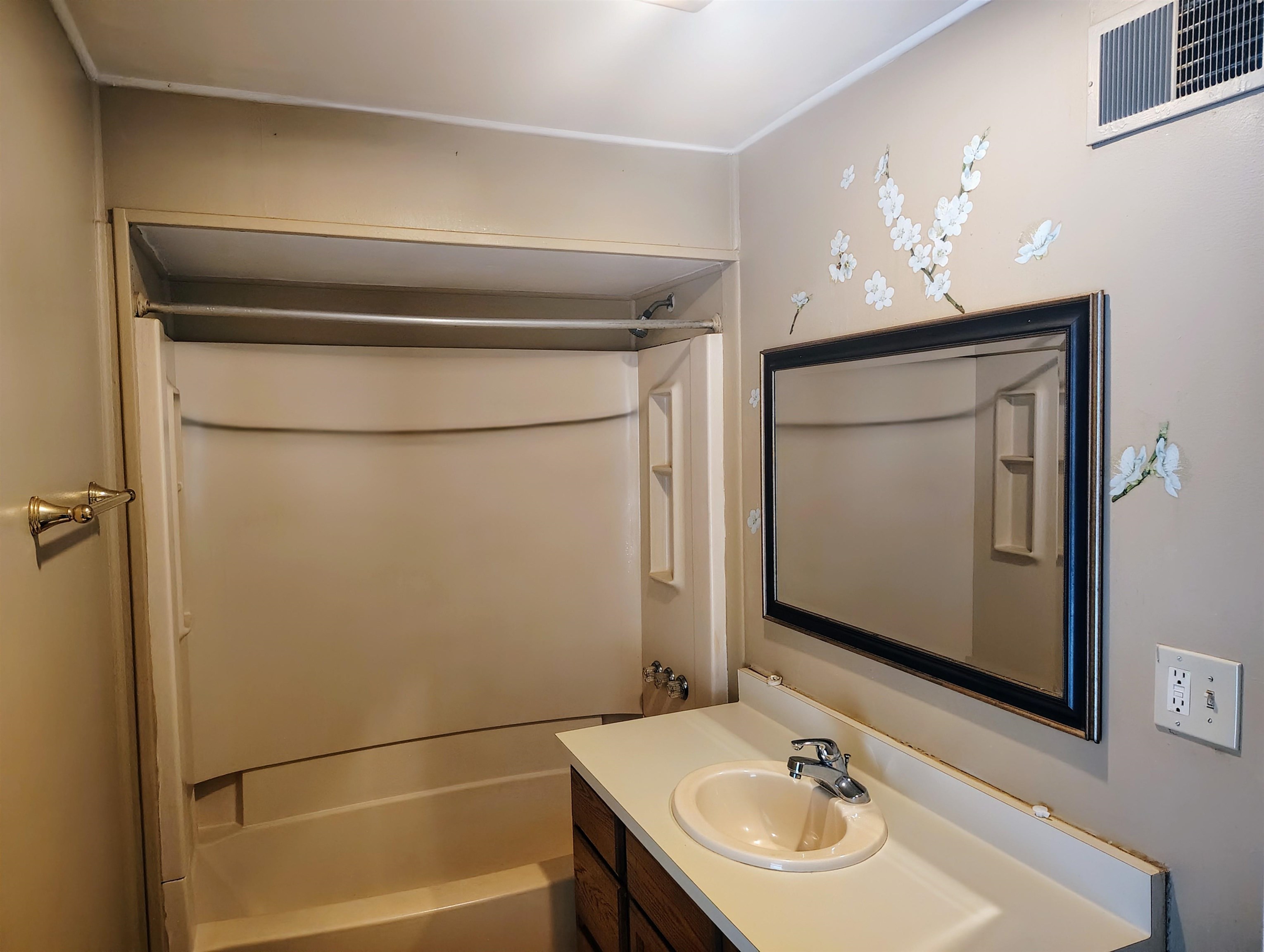 853 Shady Shore Road Bay City, MI 48706 - Photo 16 of 41 1937507-f1f8c1ca-bf39-41f5-b932-becb3f5adf1e.JPG