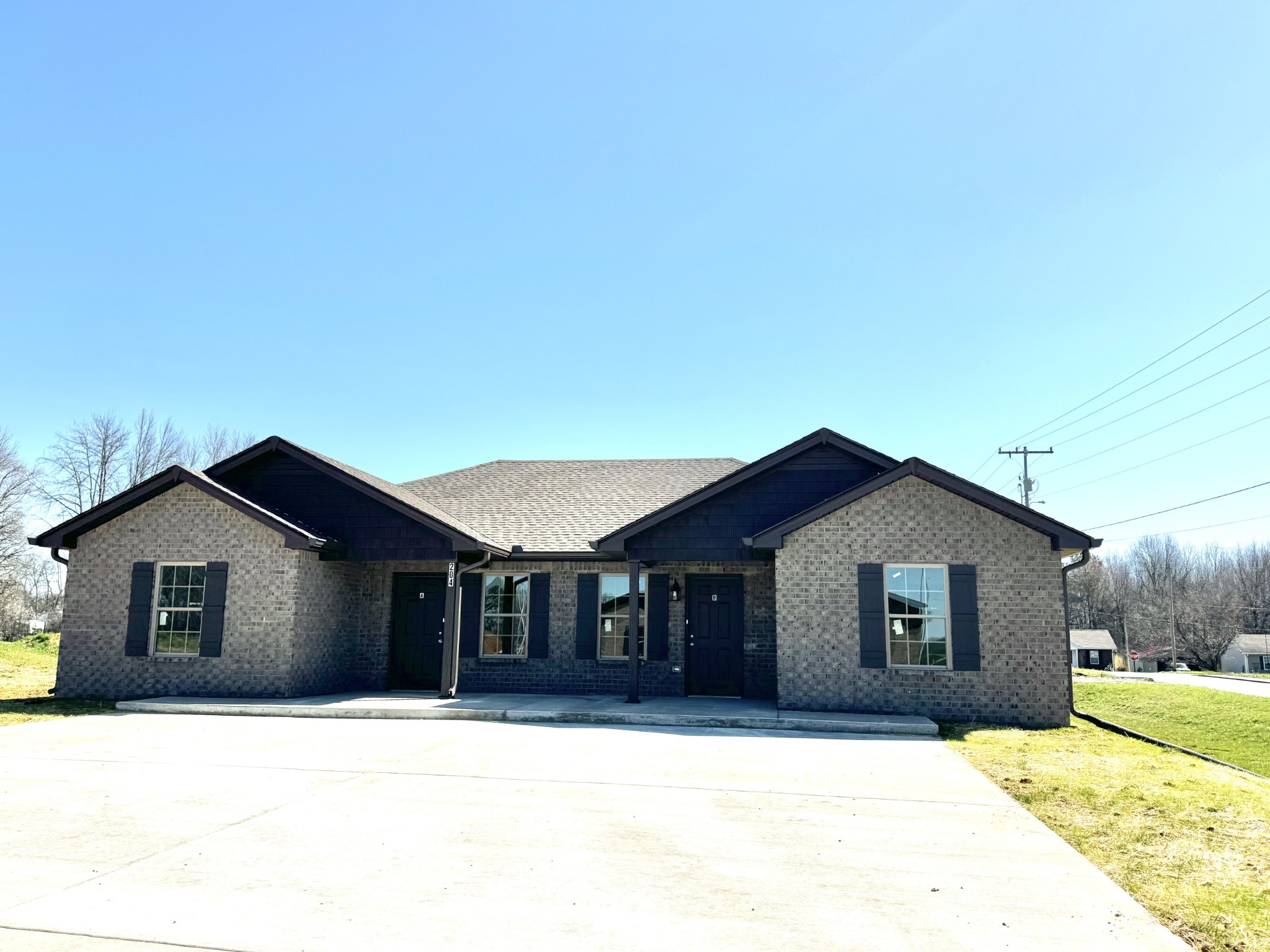 a front view of house with yard and garage