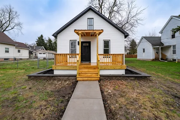$150,000 | 1022 West Taylor Street, Bloomington, IL 61701