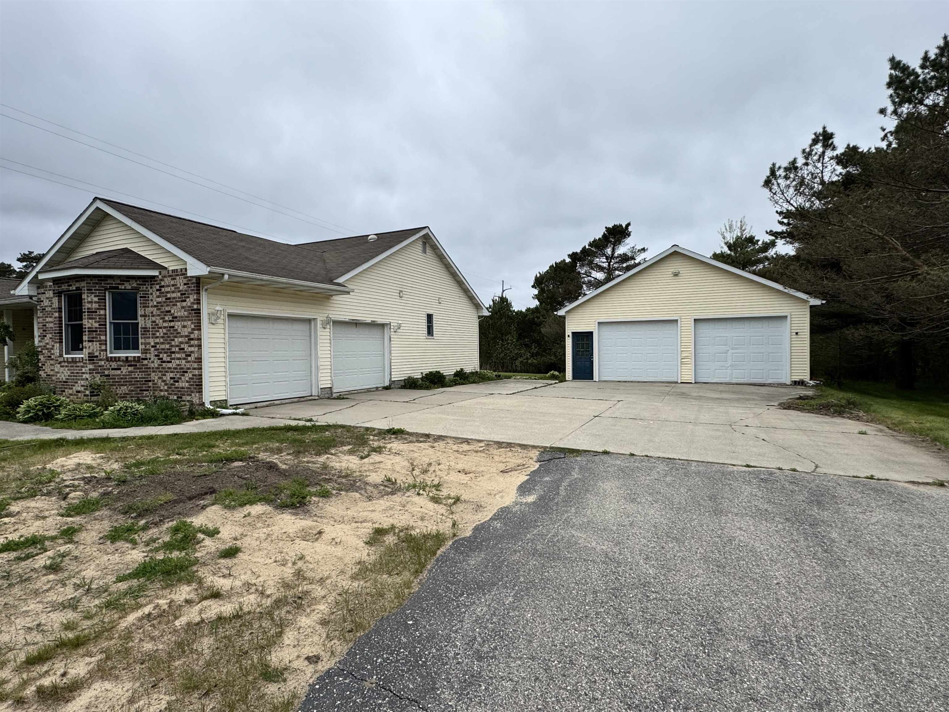3201 East Long Lake Road Harrison, MI 48625 - Photo 45 of 47 1933959-f3dfdb33-fa42-4bc0-ab6a-b48729e2d137.JPG
