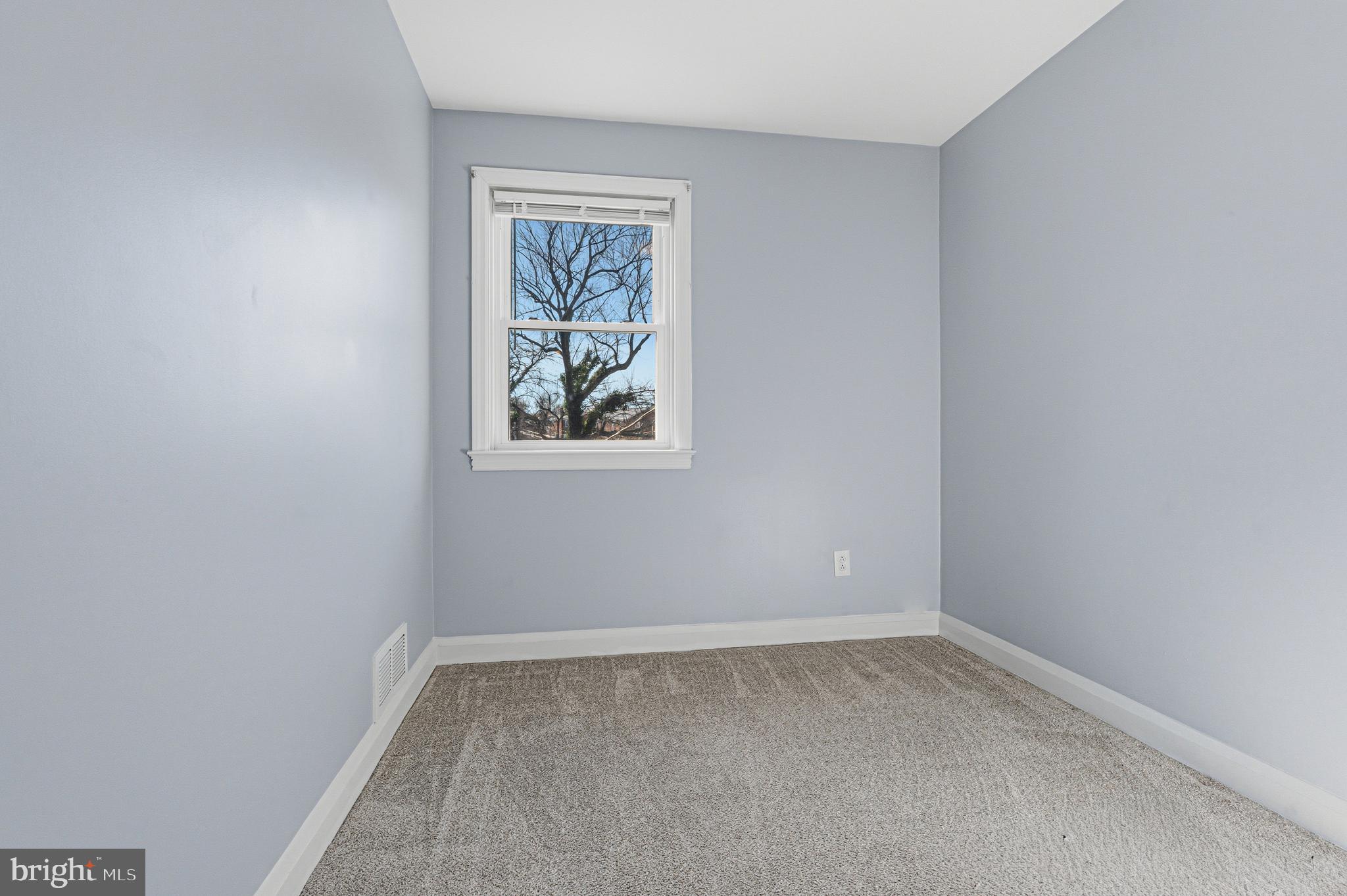 5127 Terrace Drive Nottingham, MD 21236 - Photo 12 of 33 an empty room with windows