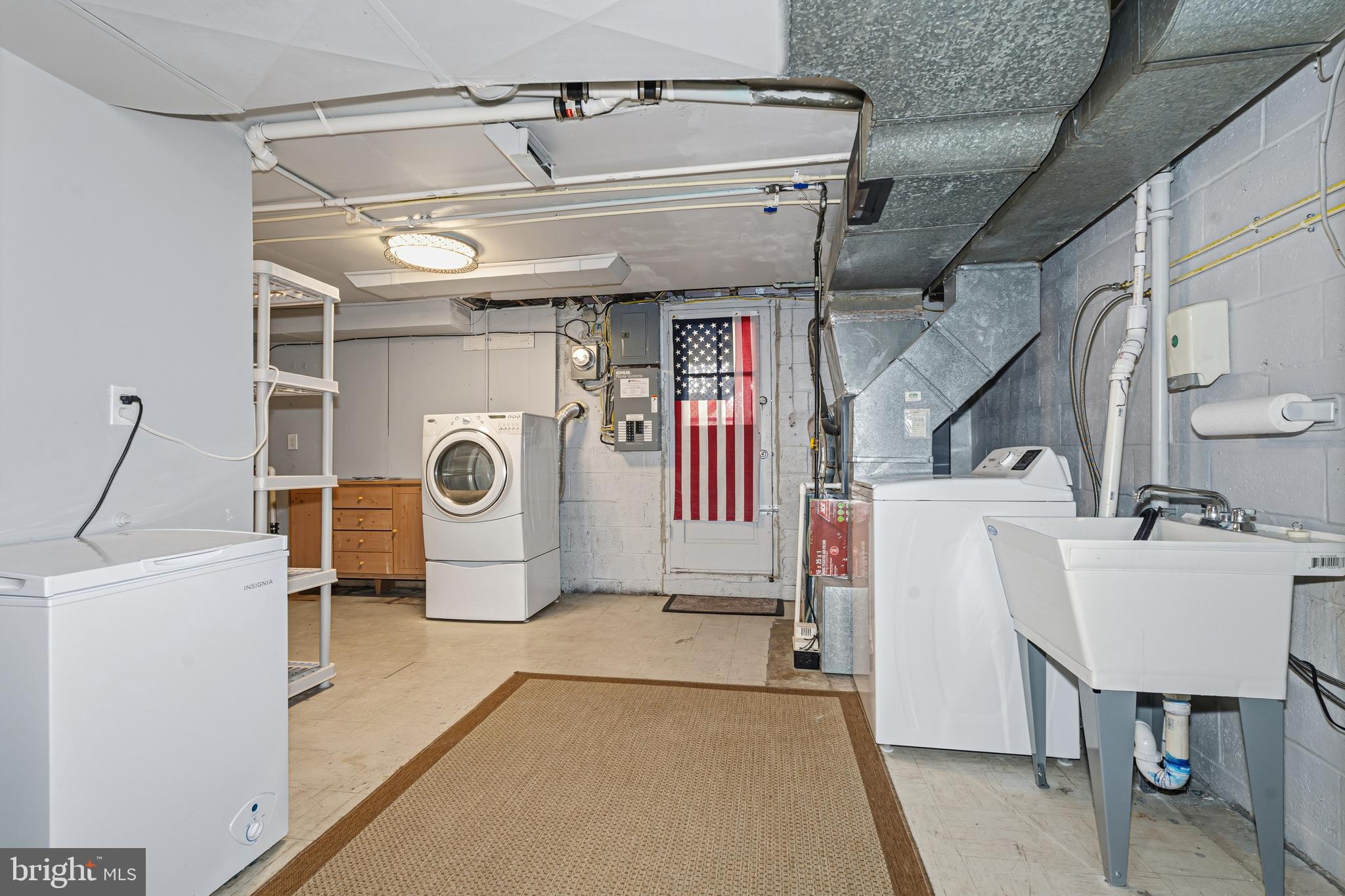 5127 Terrace Drive Nottingham, MD 21236 - Photo 24 of 33 a utility room with multiple dryer and washer