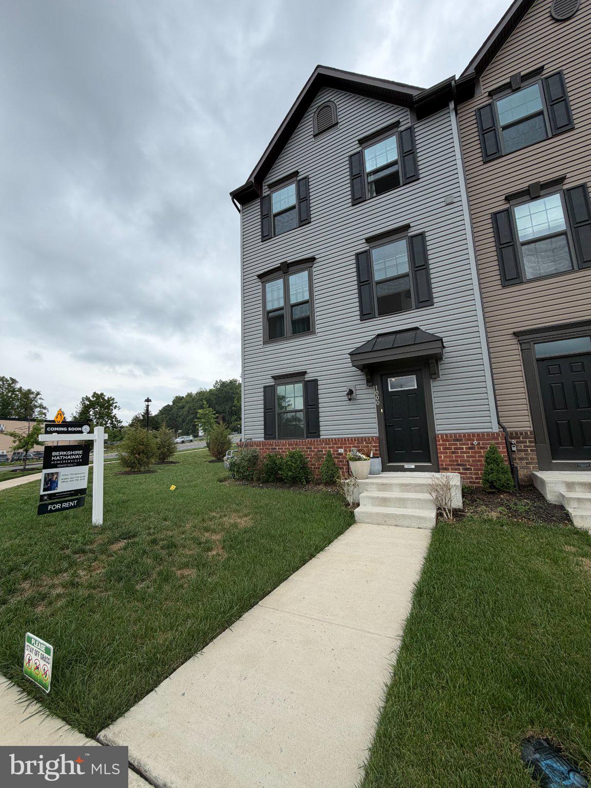 Charming townhouse with modern appeal.