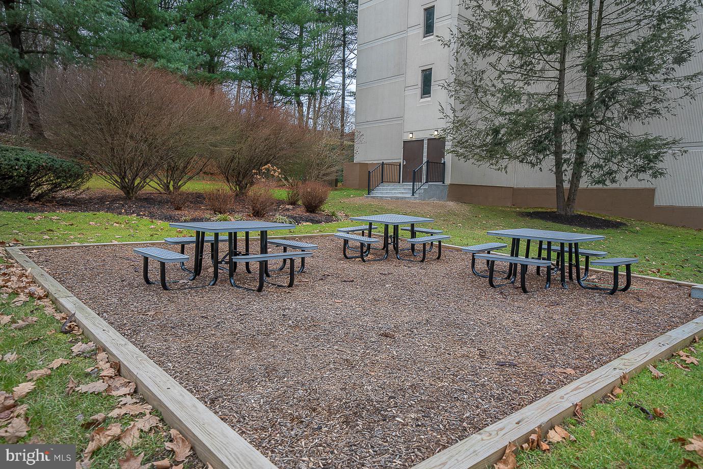 700 Avondale Road, Unit PH2 Wallingford, PA 19086 - Photo 51 of 57 Picnic area
