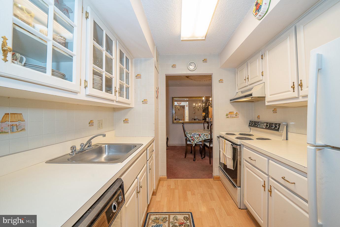 700 Avondale Road, Unit PH2 Wallingford, PA 19086 - Photo 6 of 57 Kitchen