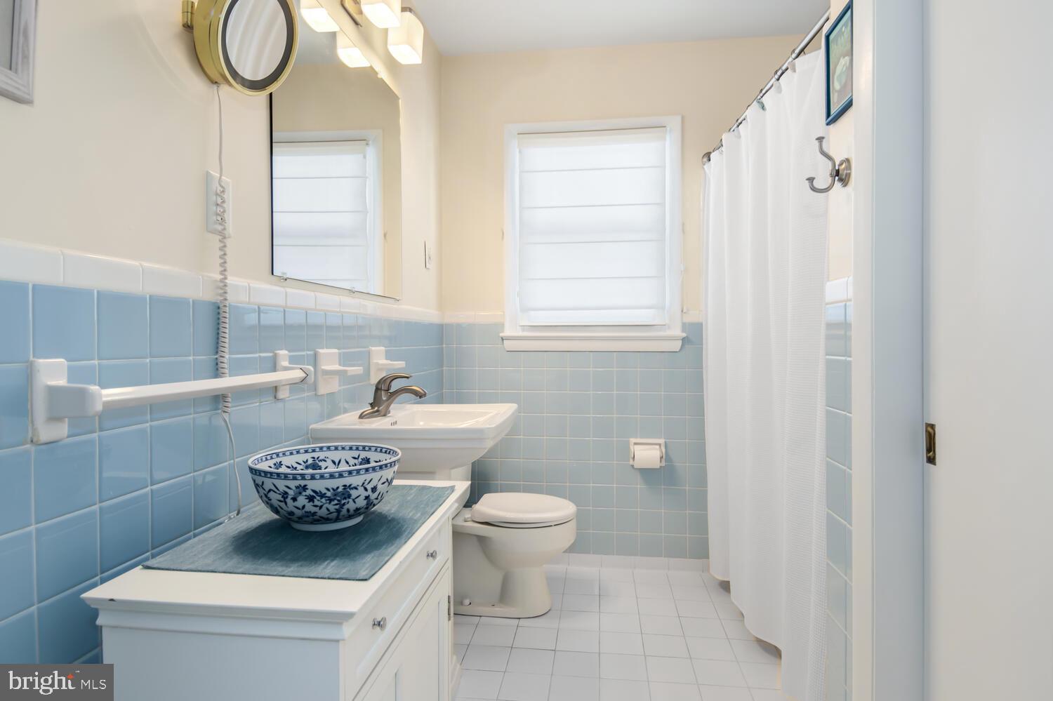 204 Queen Anne Road Stevensville, MD 21666 - Photo 35 of 48 Bathroom 2 of 3