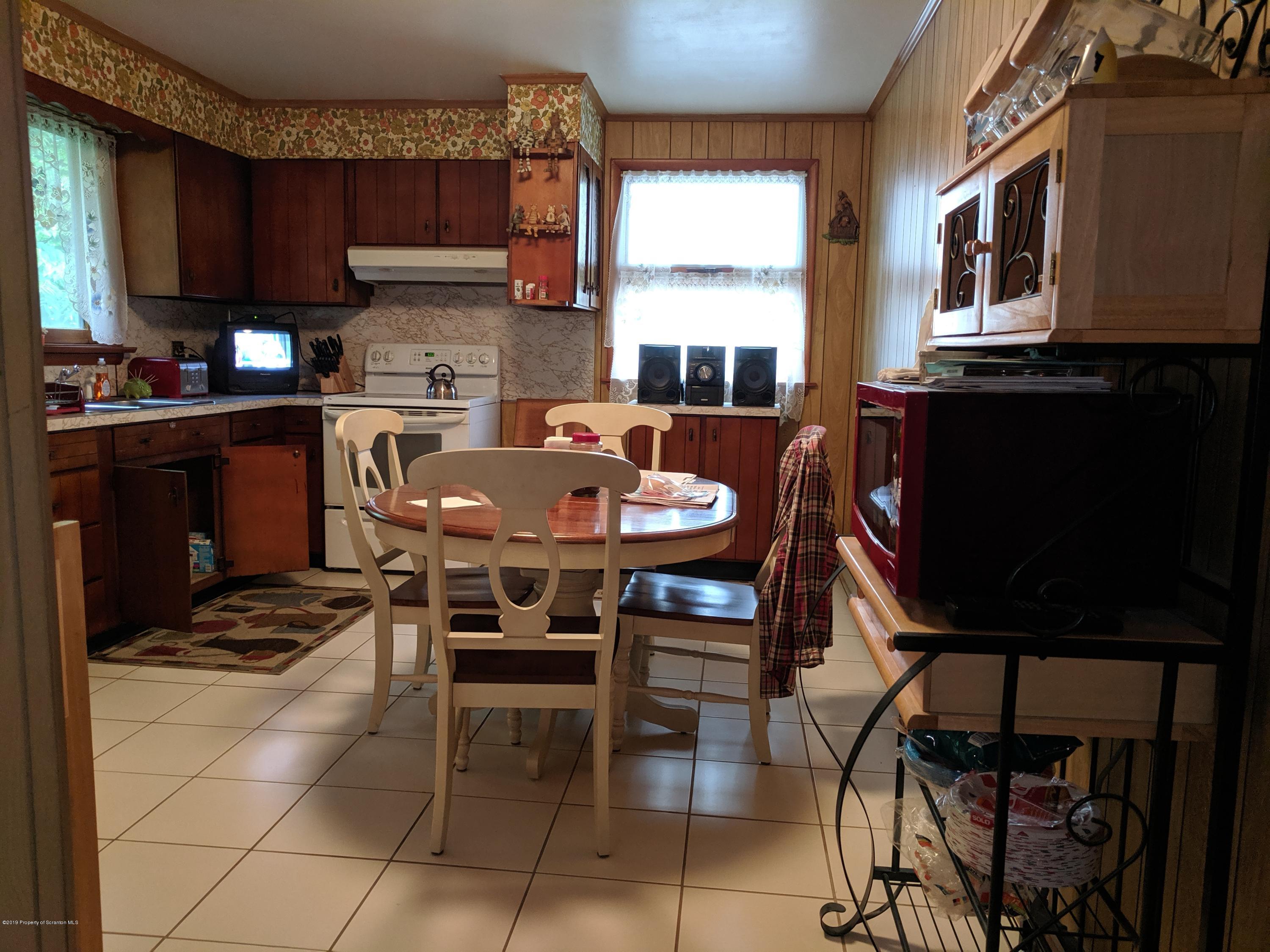 51 Spring Street Carbondale, PA 18407 - Photo 6 of 18 Gallery Image 6