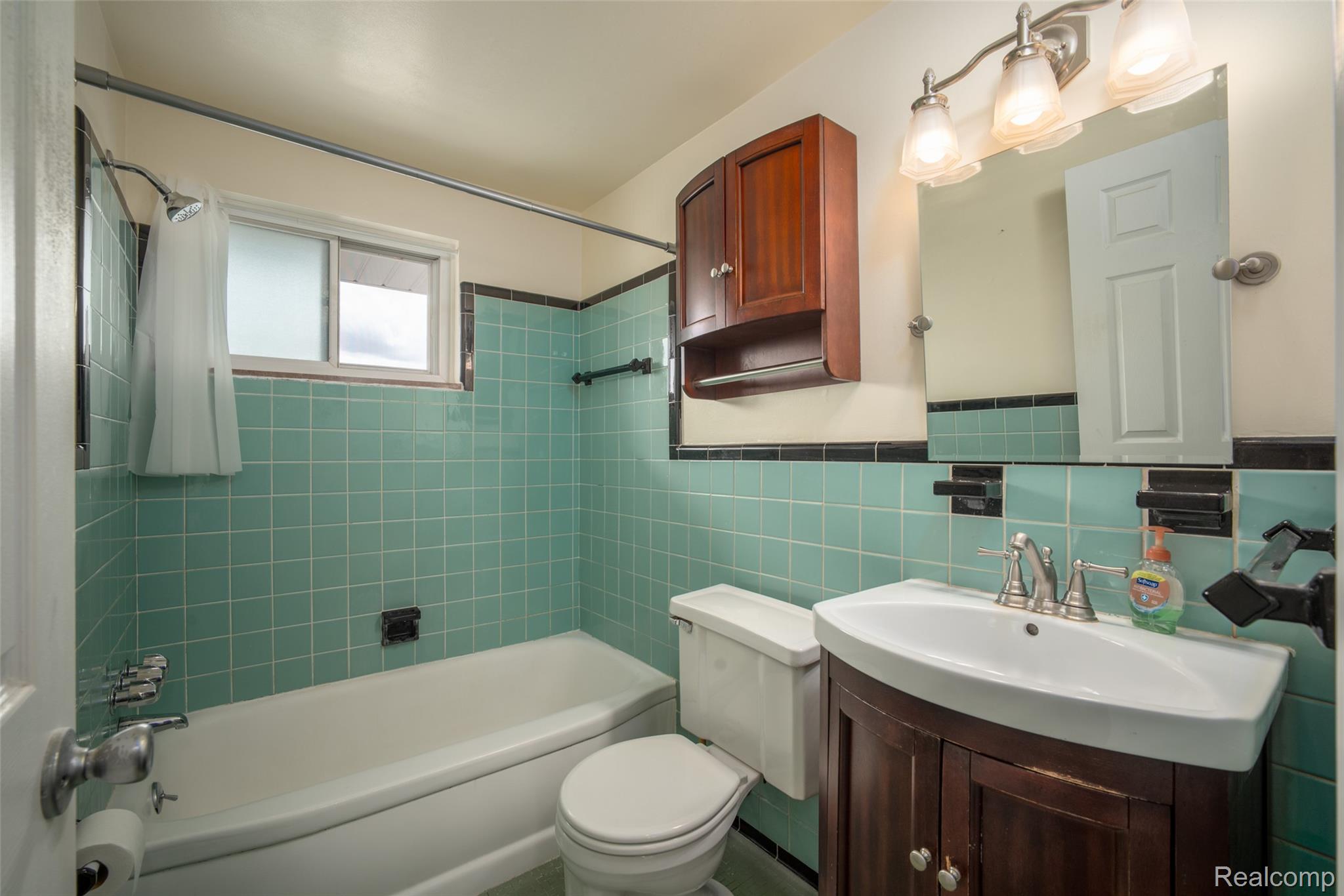 11026 Middlebelt Road Livonia, MI 48150 - Photo 15 of 22 15.jpg