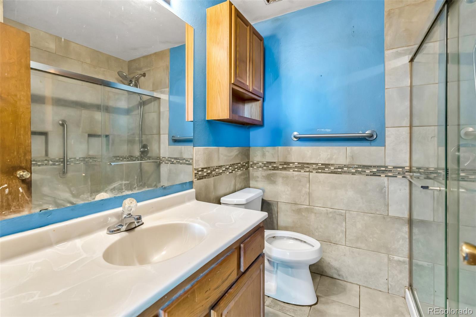 45922 Summit Road Parker, CO 80138 - Photo 13 of 35 a bathroom with a sink toilet and shower