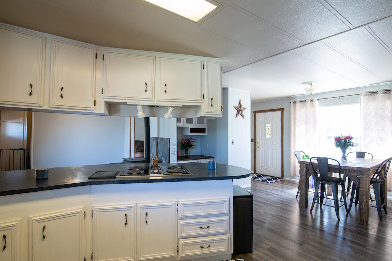 8590 Southwest Shad Road Terrebonne, OR 97760 - Photo 11 of 36 HDR410