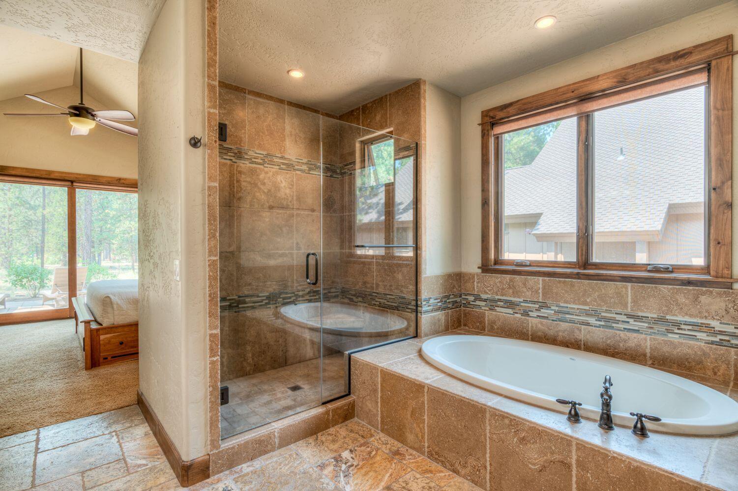 56172 Sable Rock Loop Bend, OR 97707 - Photo 22 of 43 wesHq0AC