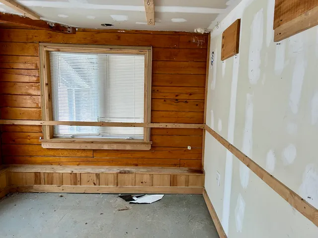 $99,500 | 555 Farmington Road, Strong, ME 04983