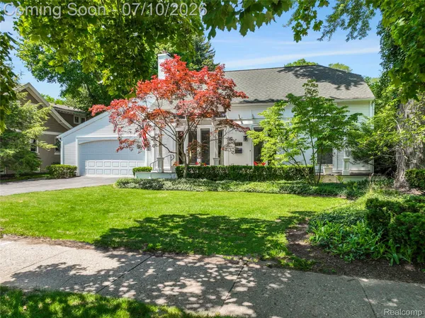 $1,100,000 | 209 Chesterfield Avenue, Birmingham, MI 48009
