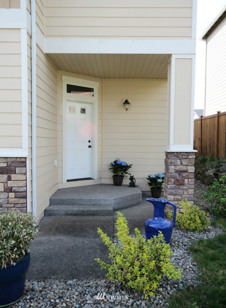 515 Graham Avenue Northeast Renton, WA 98059 - Photo 2 of 25