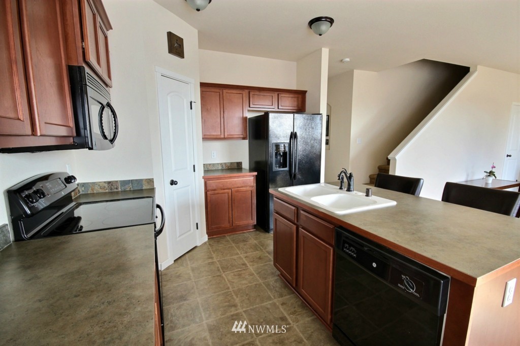 515 Graham Avenue Northeast Renton, WA 98059 - Photo 11 of 25
