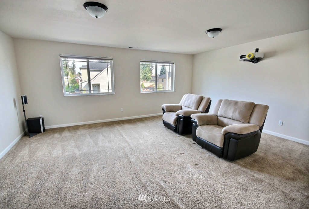 515 Graham Avenue Northeast Renton, WA 98059 - Photo 14 of 25