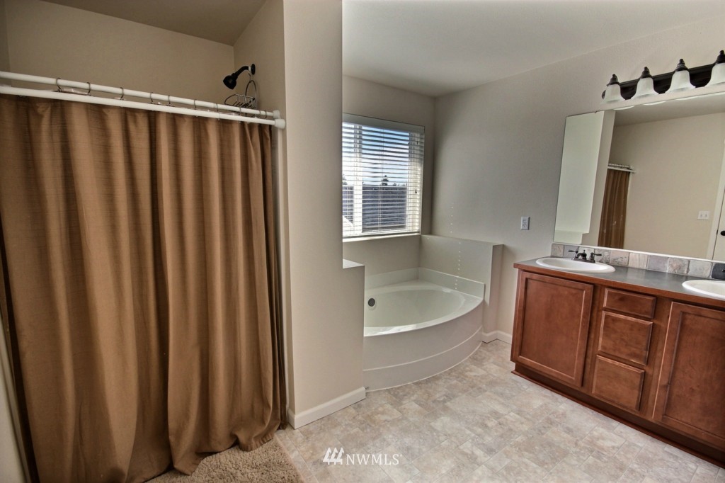 515 Graham Avenue Northeast Renton, WA 98059 - Photo 16 of 25