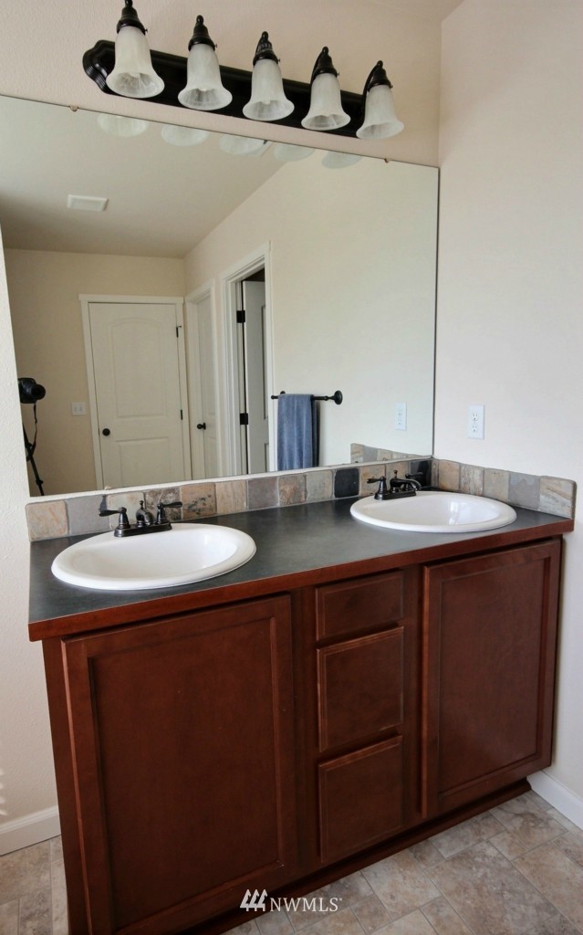 515 Graham Avenue Northeast Renton, WA 98059 - Photo 18 of 25