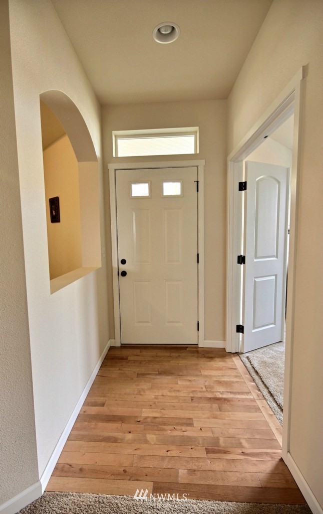 515 Graham Avenue Northeast Renton, WA 98059 - Photo 3 of 25