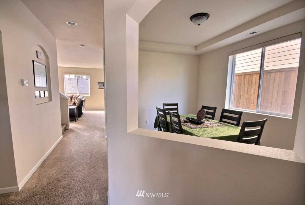 515 Graham Avenue Northeast Renton, WA 98059 - Photo 4 of 25