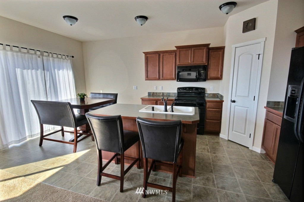 515 Graham Avenue Northeast Renton, WA 98059 - Photo 9 of 25