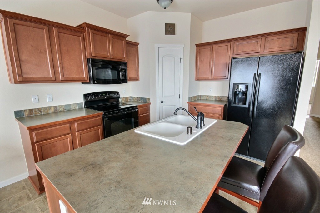 515 Graham Avenue Northeast Renton, WA 98059 - Photo 10 of 25