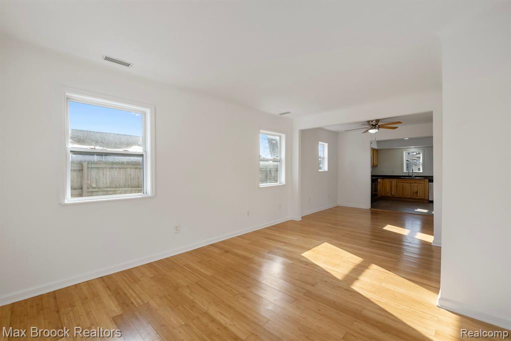 22025 Springbrook Avenue Farmington Hills, MI 48336 - Photo 10 of 24