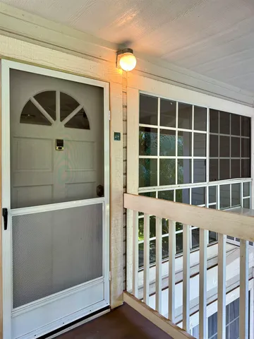 a view of entryway with outdoor area