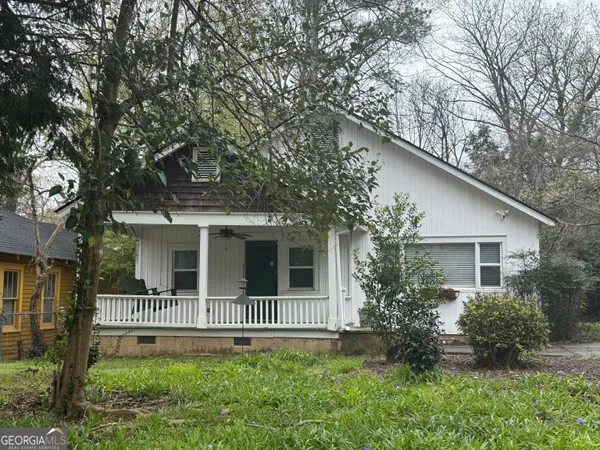 a view of a house with a small yard