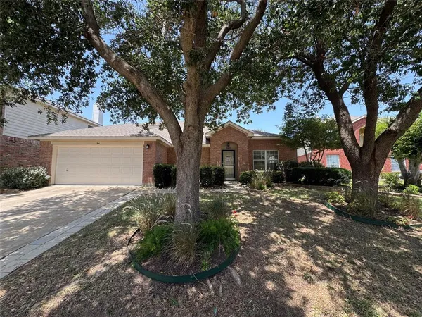 $2,500 | 305 East Clover Park Drive, Fort Worth, TX 76140
