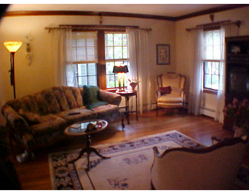 164 Oliver Road Newton, MA 02468 - Photo 4 of 10
