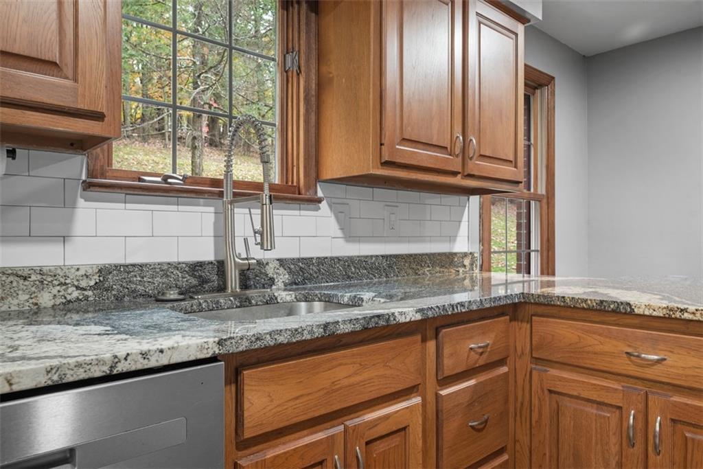 926 Roosevelt Road Pittsburgh, PA 15237 - Photo 14 of 49 Gallery Image 14