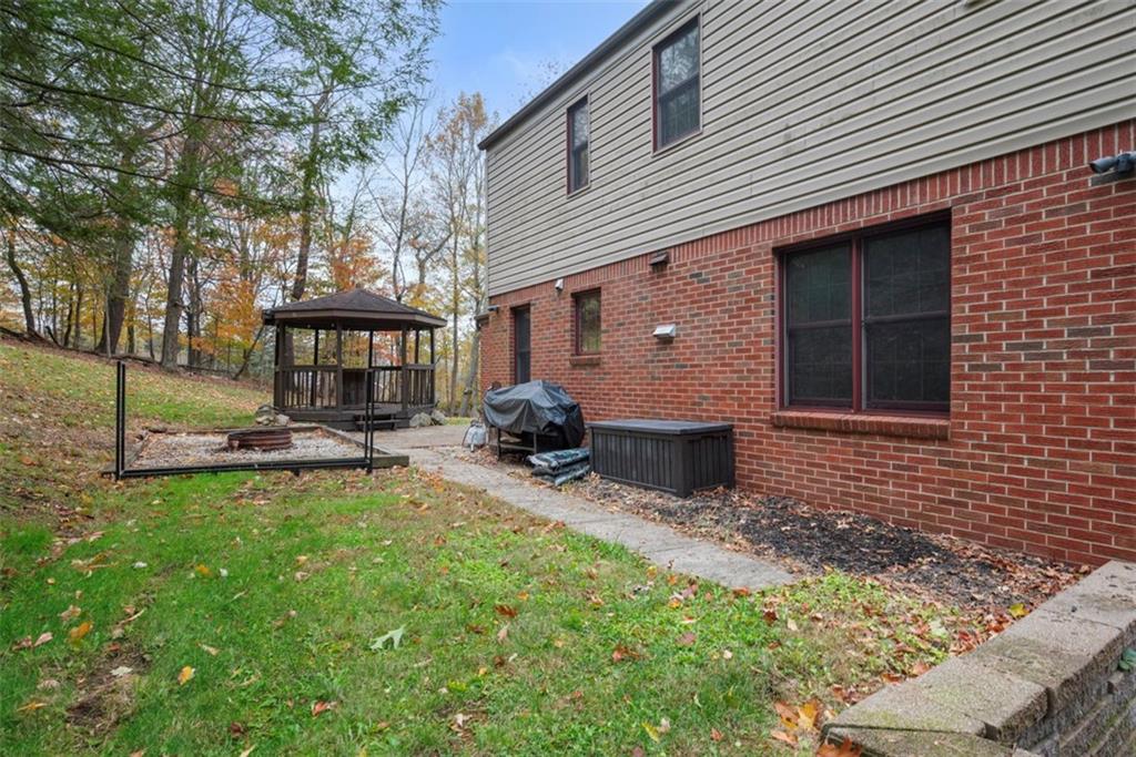 926 Roosevelt Road Pittsburgh, PA 15237 - Photo 40 of 49 Gallery Image 40