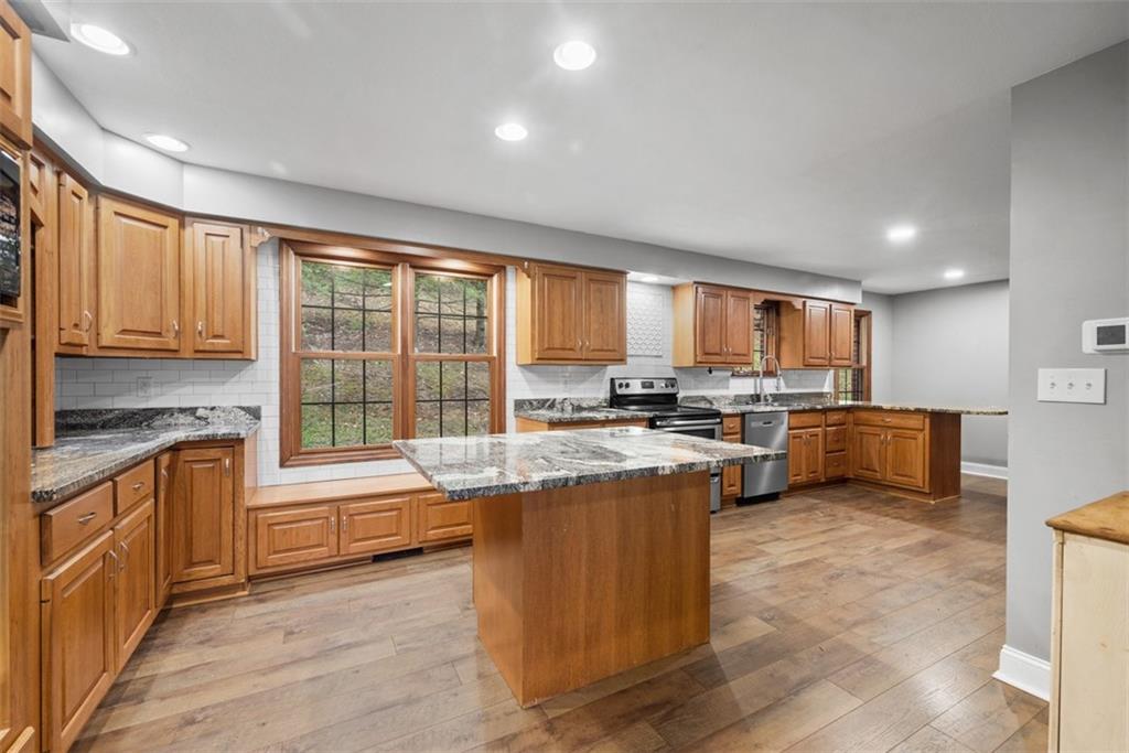 926 Roosevelt Road Pittsburgh, PA 15237 - Photo 8 of 49 Gallery Image 8