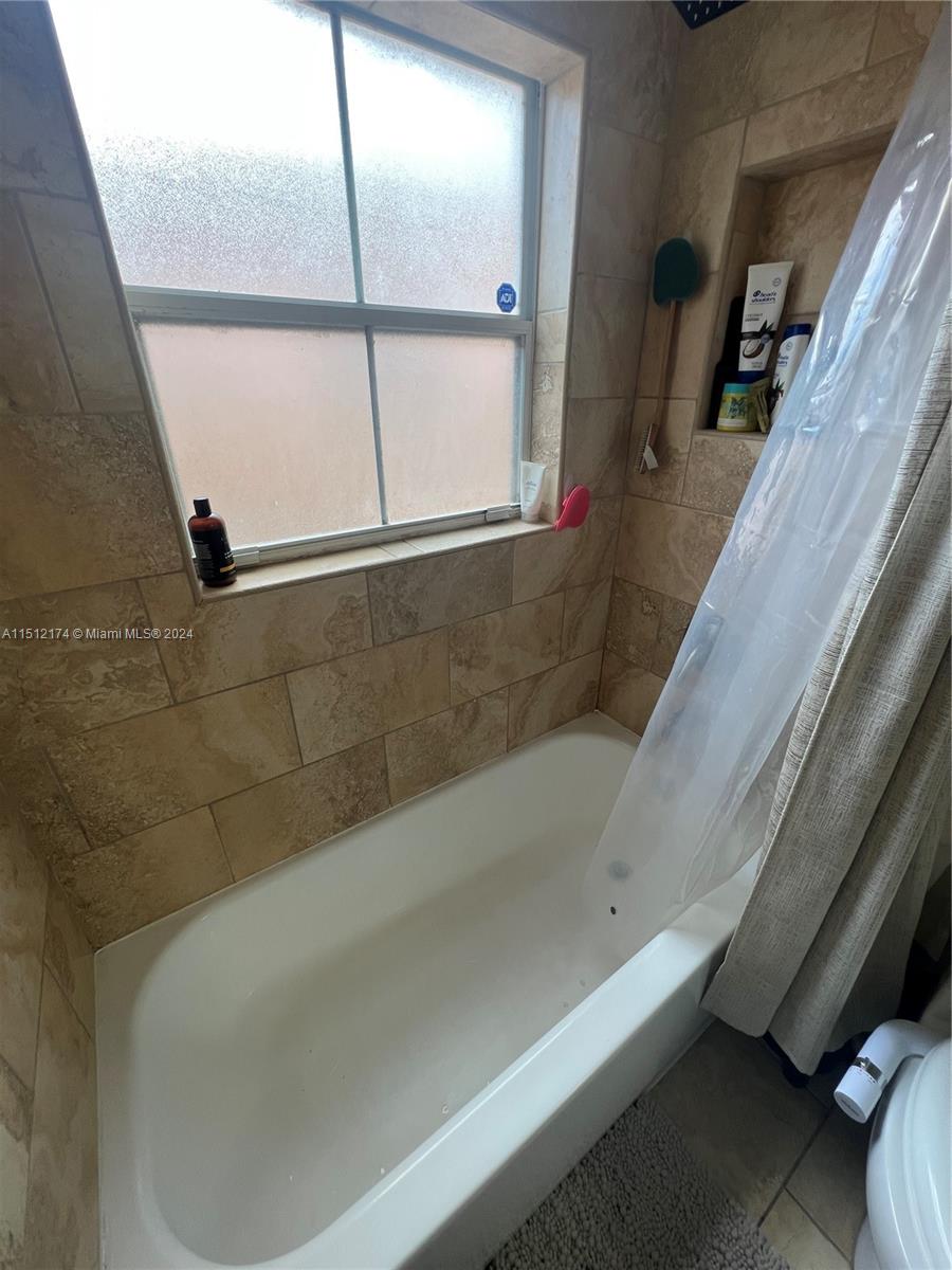 8118 Northwest 200th Street Hialeah, FL 33015 - Photo 16 of 24 a bathroom with a bathtub