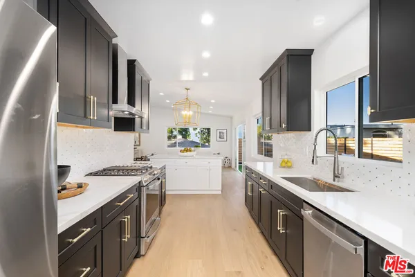 $1,995,000 | 3852 Sherview Drive, Sherman Oaks, CA 91403