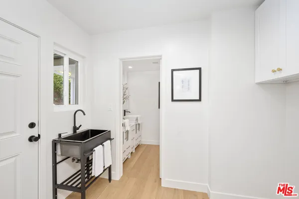 $1,995,000 | 3852 Sherview Drive, Sherman Oaks, CA 91403