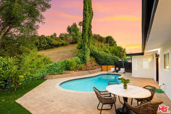 $1,995,000 | 3852 Sherview Drive, Sherman Oaks, CA 91403