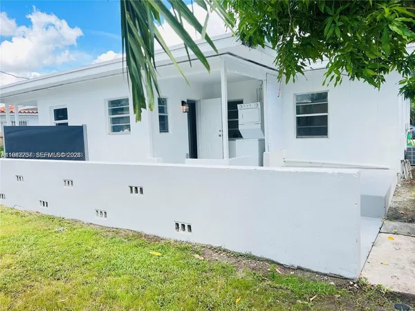 a view of an outdoor space