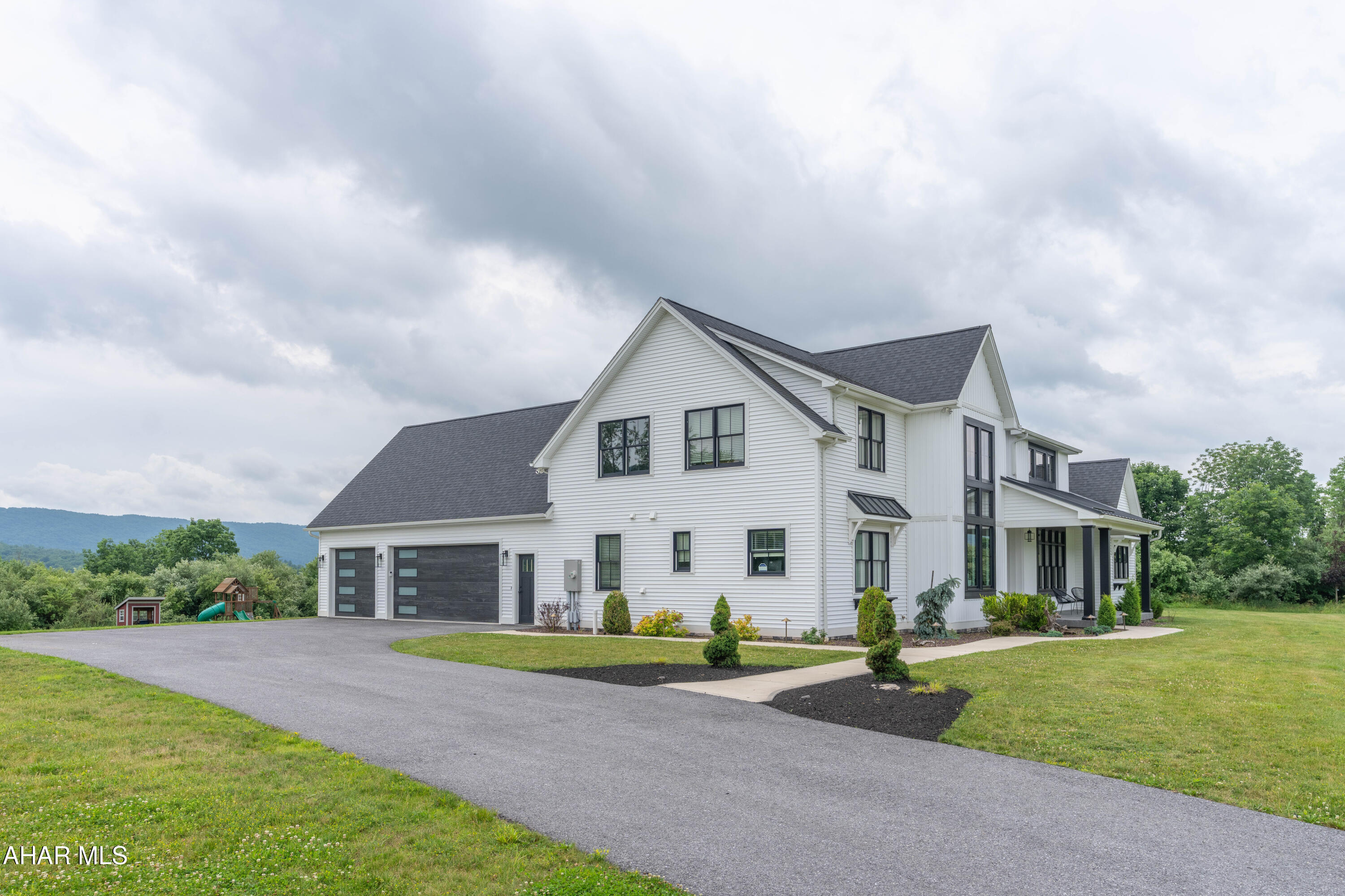 102 Middle Ridge Road Hollidaysburg, PA 16648 - Photo 7 of 82