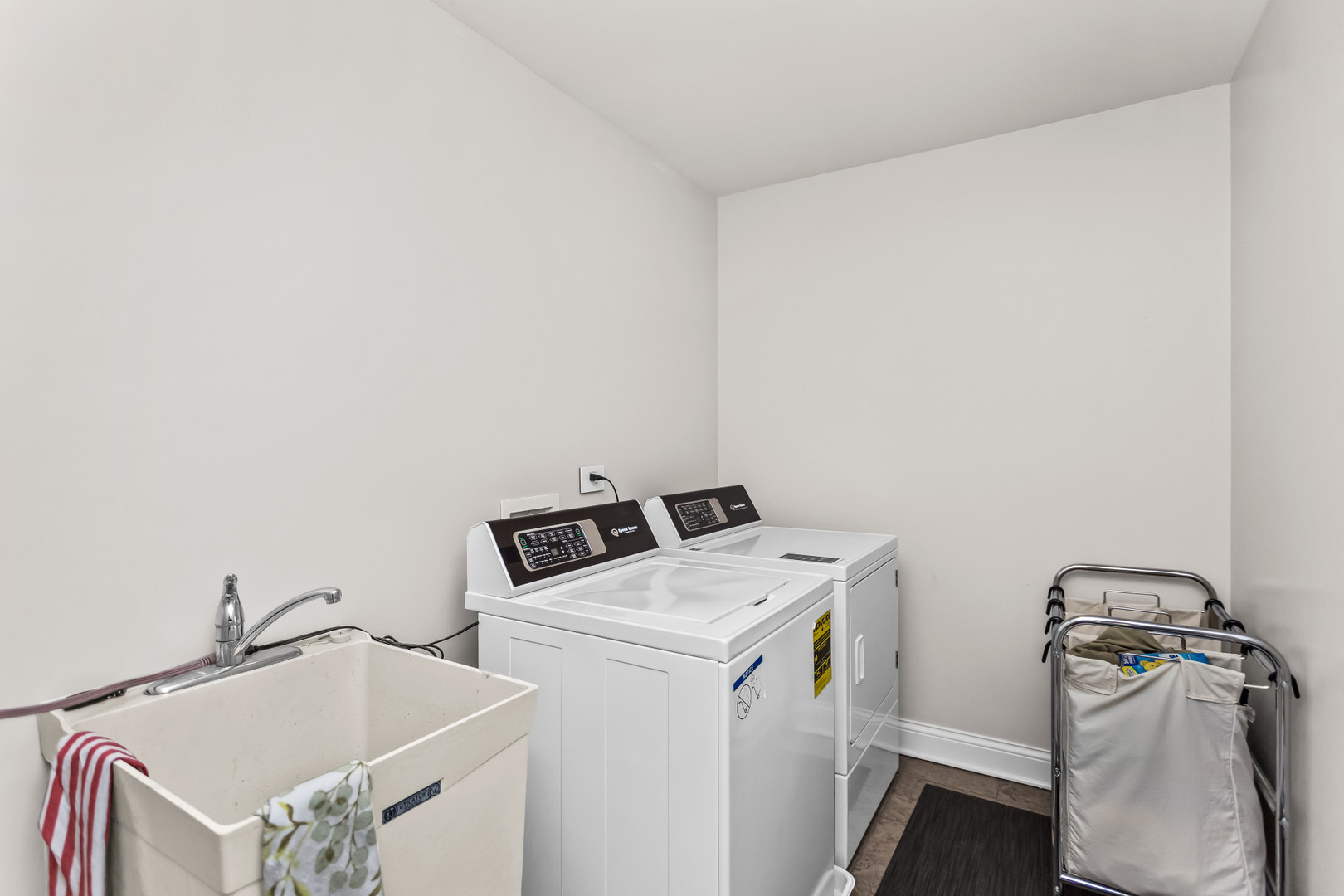 311 South NW Highway, Unit 1 Park Ridge, IL 60068 - Photo 16 of 30 a utility room with dryer and washer