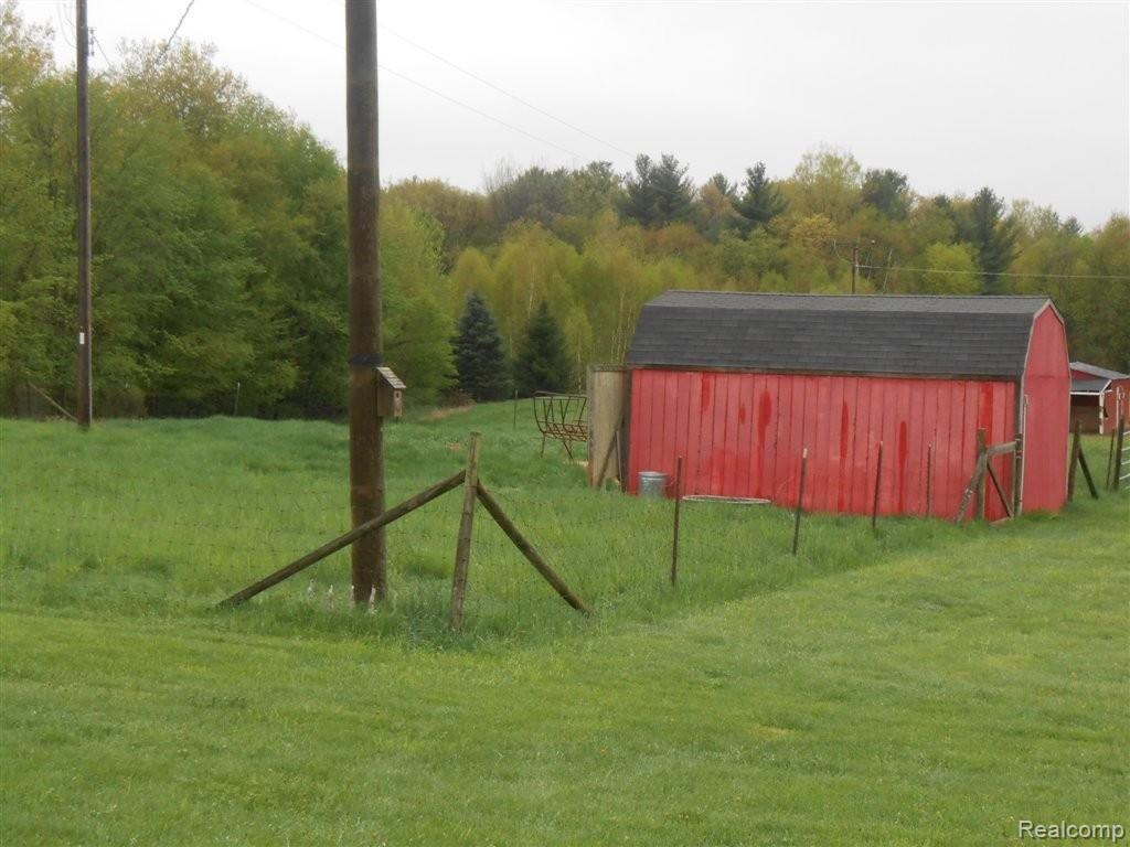 2784 Oak Grove Road North Branch, MI 48461 - Photo 22 of 22 2784 OAK GROVE RD 059.JPG