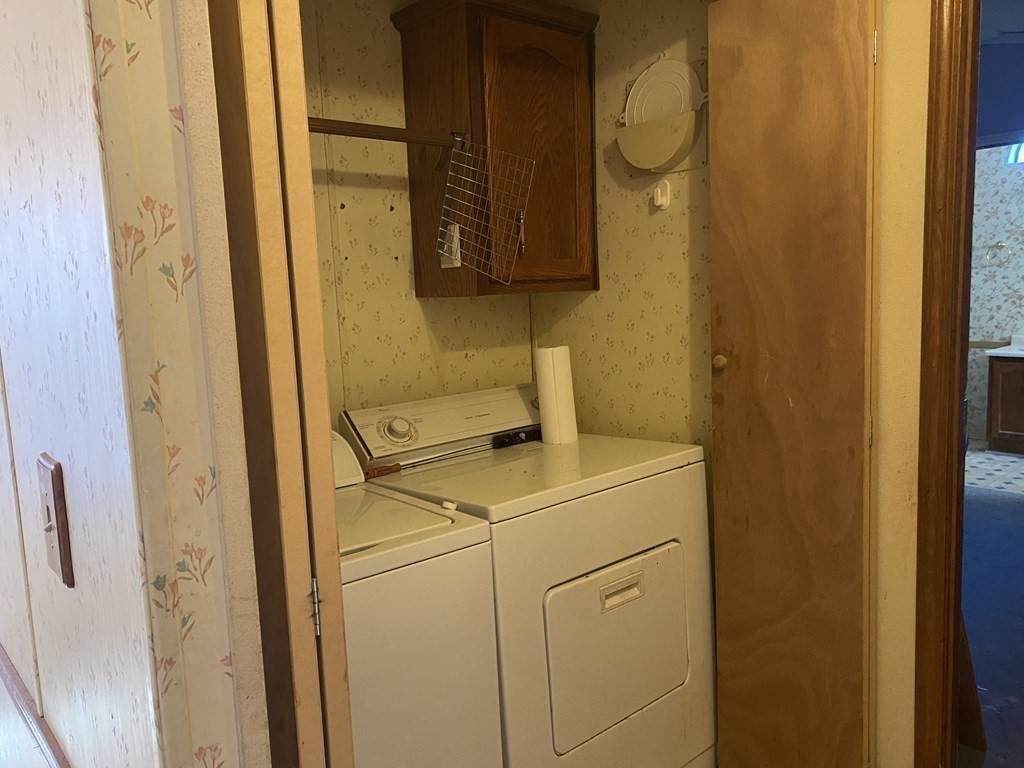 390 Patriots Road Templeton, MA 01468 - Photo 18 of 21 a utility room with dryer and washer