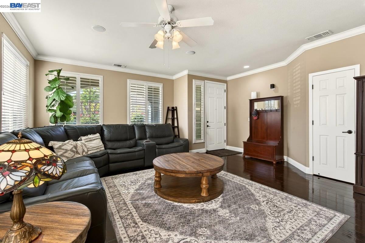 469 Monte Oro Street Manteca, CA 95337 - Photo 4 of 19