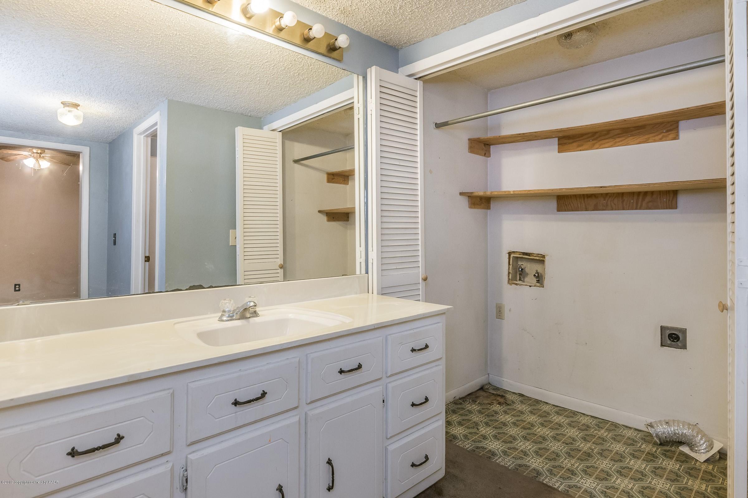 4318 Cline Road Amarillo, TX 79110 - Photo 11 of 21 a bathroom with a sink and a mirror