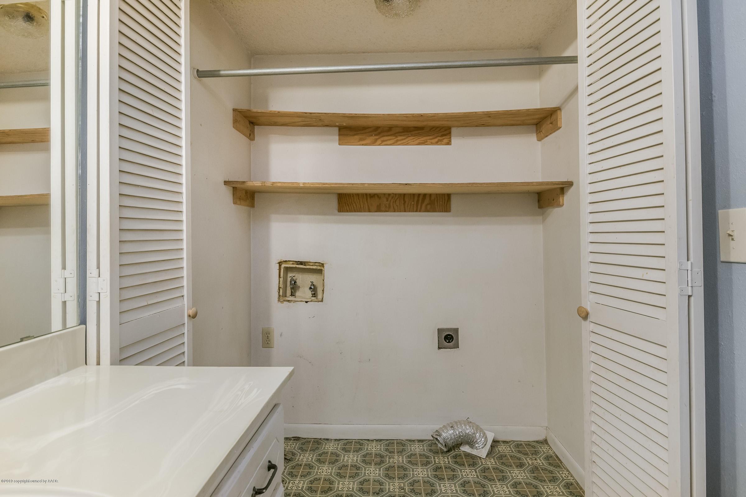4318 Cline Road Amarillo, TX 79110 - Photo 13 of 21 a bathroom with a sink and a mirror